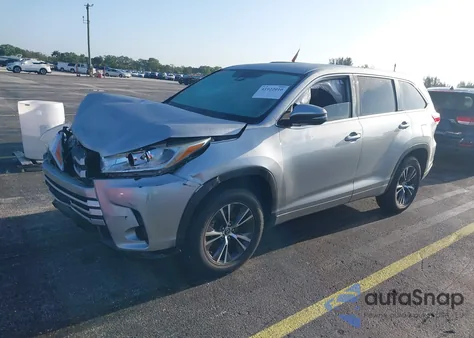 2018 Toyota Highlander Le z USA, uszkodzony, nr VIN 5TDZARFH7JS040614